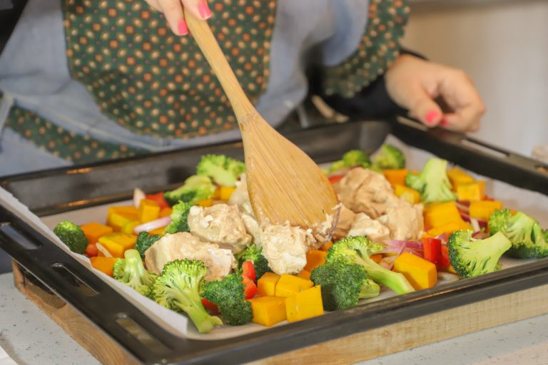 Lee más sobre el artículo Mise en place: por qué es agotador (y cómo Freskit te salva la vida)